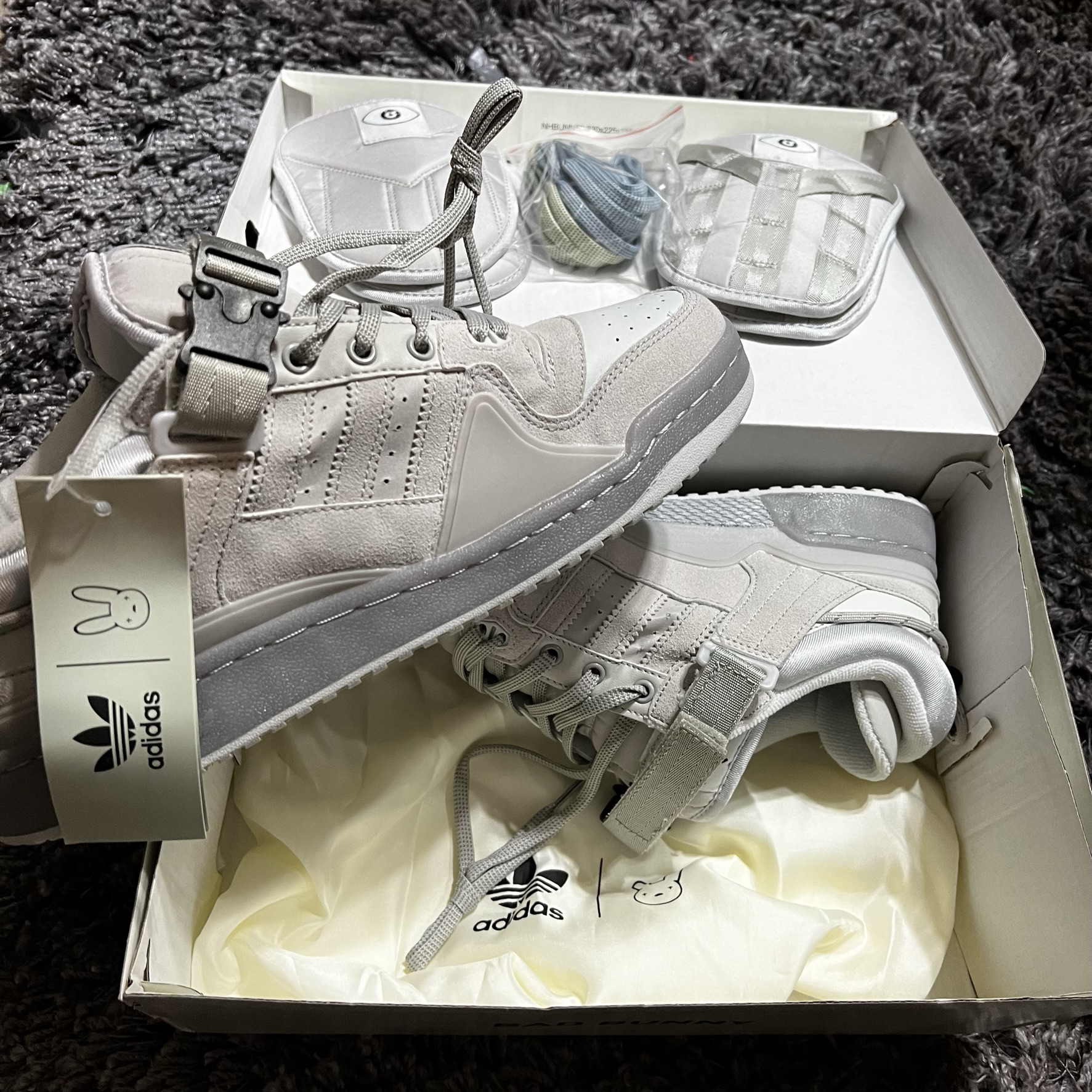 zapatiilas adidas bad bunny gris